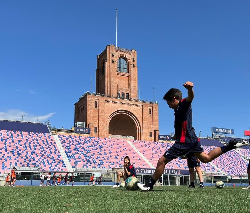 Torschuss im Stadion Renato Dall’Ara in Bologna